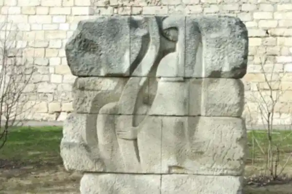 Девушка с коромыслом